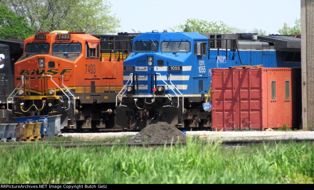 BNSF 7493 & CEFX 1055